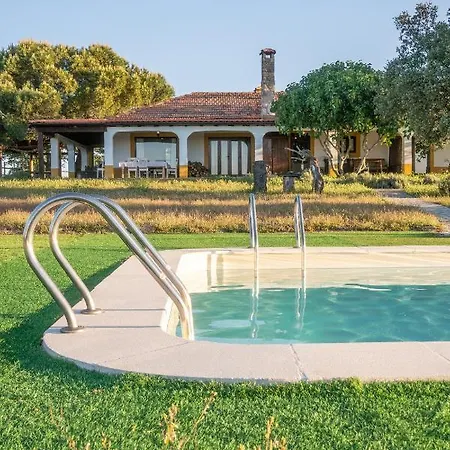 Eco-lodge En La Reserva Privada Campanarios De Azaba - Proyecto De Conservacion