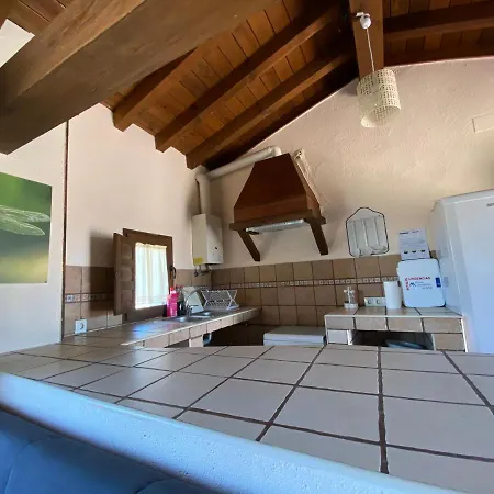 Casa de Campo Eco-lodge En La Reserva Privada Campanarios De Azaba - Proyecto De Conservación *