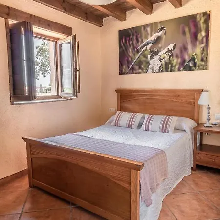 Casa de Campo Eco-lodge En La Reserva Privada Campanarios De Azaba - Proyecto De Conservación Espeja