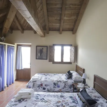 Eco-lodge En La Reserva Privada Campanarios De Azaba - Proyecto De Conservación Casa de Campo Espeja