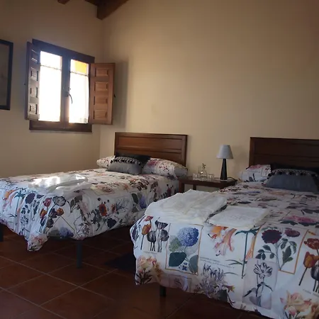 Casa de Campo Eco-lodge En La Reserva Privada Campanarios De Azaba - Proyecto De Conservación *