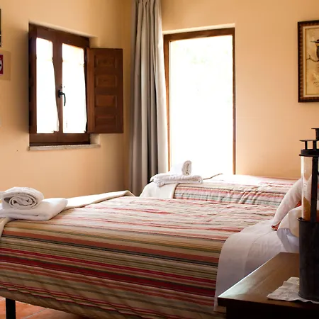 Eco-lodge En La Reserva Privada Campanarios De Azaba - Proyecto De Conservación Espeja