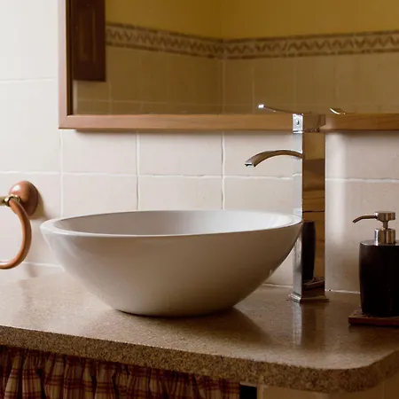 Eco-lodge En La Reserva Privada Campanarios De Azaba - Proyecto De Conservación * Espeja