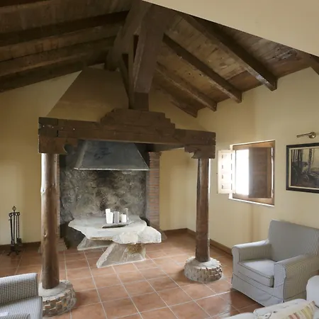 Casa de Campo Eco-lodge En La Reserva Privada Campanarios De Azaba - Proyecto De Conservación *