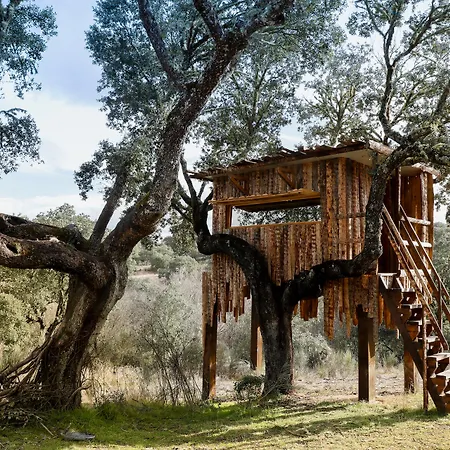 Eco-lodge En La Reserva Privada Campanarios De Azaba - Proyecto De Conservación *