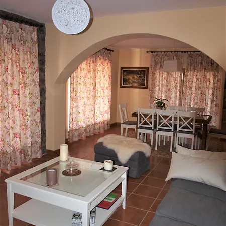 Casa de Campo Eco-lodge En La Reserva Privada Campanarios De Azaba - Proyecto De Conservación Espeja