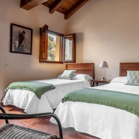 Casa de Campo Eco-lodge En La Reserva Privada Campanarios De Azaba - Proyecto De Conservación Espeja
