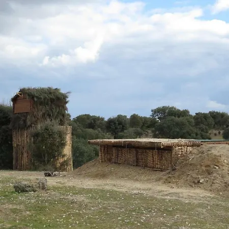 Casa de Campo Eco-lodge En La Reserva Privada Campanarios De Azaba - Proyecto De Conservación Espeja