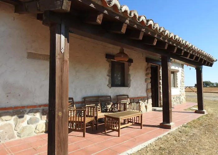 Eco-lodge En La Reserva Privada Campanarios De Azaba - Proyecto De Conservacion منزل ريفي Espeja