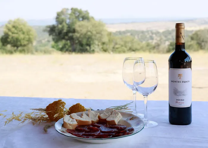 Eco-lodge En La Reserva Privada Campanarios De Azaba - Proyecto De Conservacion * Espeja