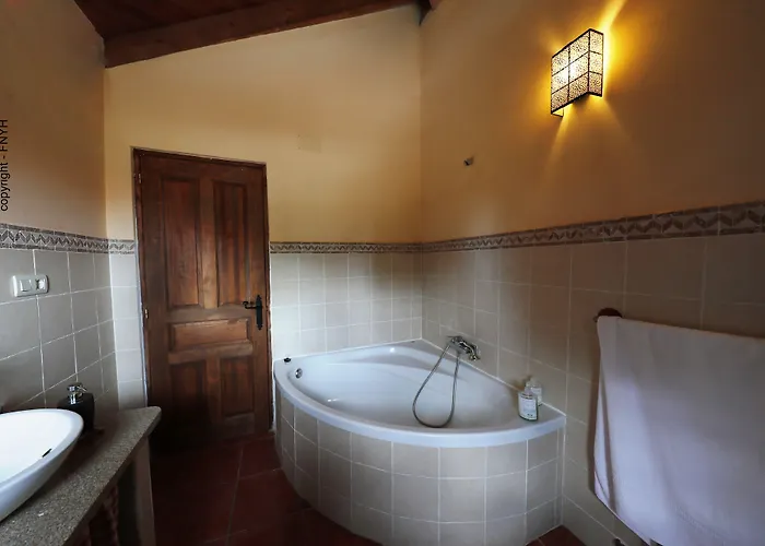 منزل ريفي Eco-lodge En La Reserva Privada Campanarios De Azaba - Proyecto De Conservacion Espeja