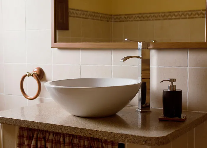 Eco-lodge En La Reserva Privada Campanarios De Azaba - Proyecto De Conservacion * Espeja