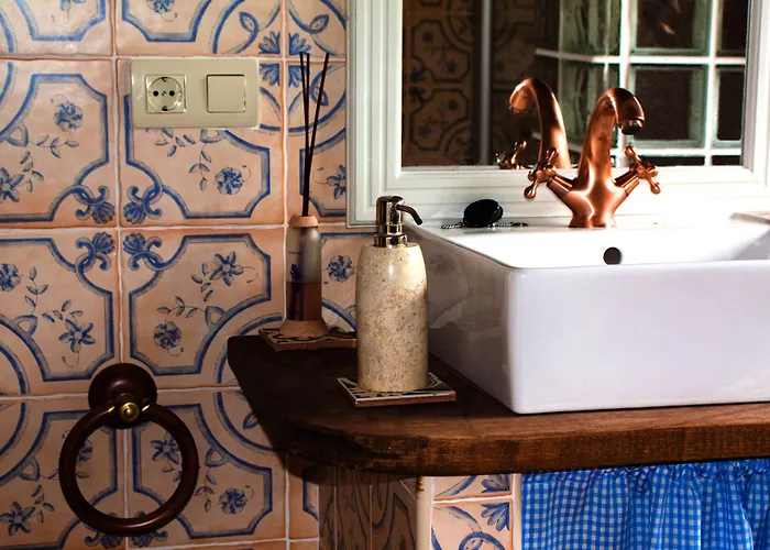 Eco-lodge En La Reserva Privada Campanarios De Azaba - Proyecto De Conservacion