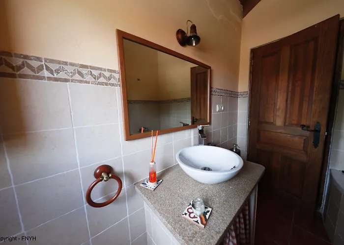 Eco-lodge En La Reserva Privada Campanarios De Azaba - Proyecto De Conservacion *