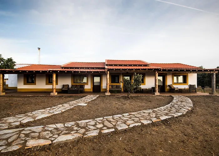 Eco-lodge En La Reserva Privada Campanarios De Azaba - Proyecto De Conservacion Летний дом