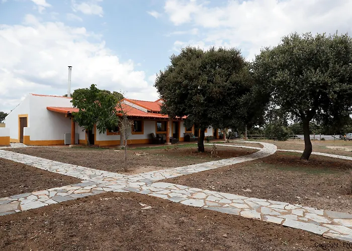 Eco-lodge En La Reserva Privada Campanarios De Azaba - Proyecto De Conservacion منزل ريفي Espeja