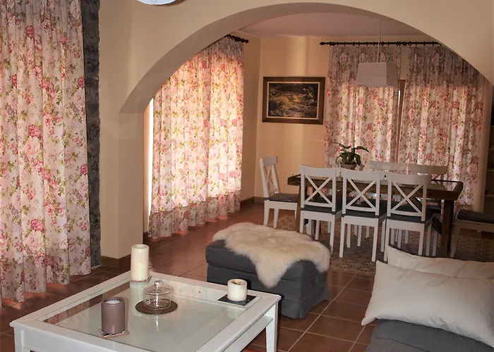 Летний дом Eco-lodge En La Reserva Privada Campanarios De Azaba - Proyecto De Conservacion Эспеха