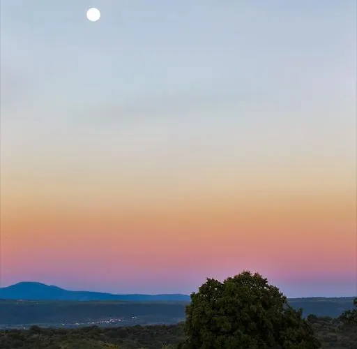 منزل ريفي Eco-lodge En La Reserva Privada Campanarios De Azaba - Proyecto De Conservacion