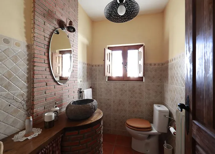 Eco-lodge En La Reserva Privada Campanarios De Azaba - Proyecto De Conservacion منزل ريفي