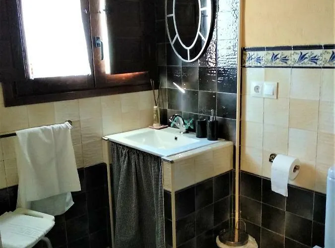 Eco-lodge En La Reserva Privada Campanarios De Azaba - Proyecto De Conservacion *